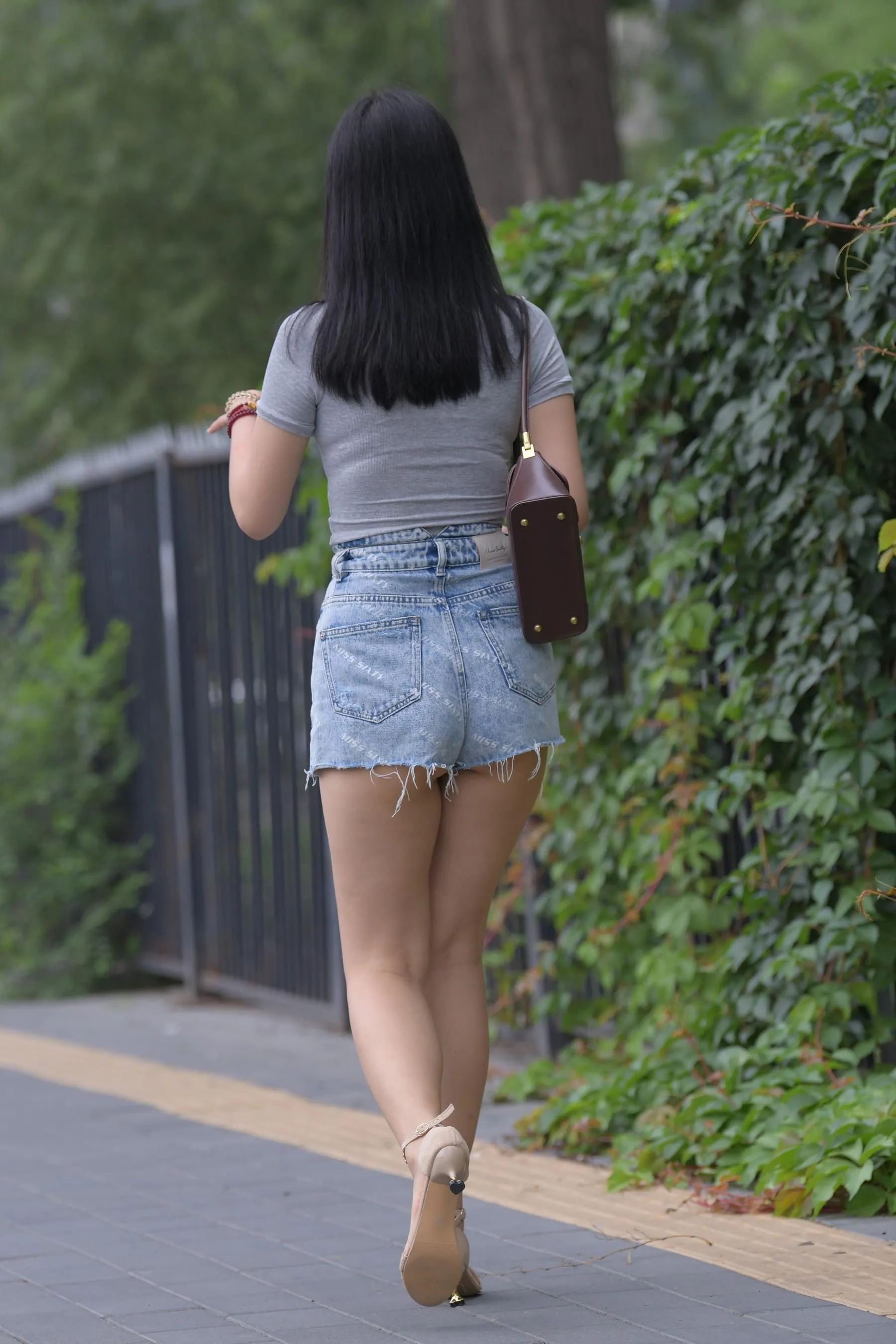 魔镜街拍 NO.169 一只麋鹿摄影-牛仔短裙美女 [235P]插图